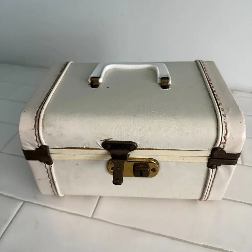 Vintage Toiletry/Makeup Traveling Case with Red Velvet Lining